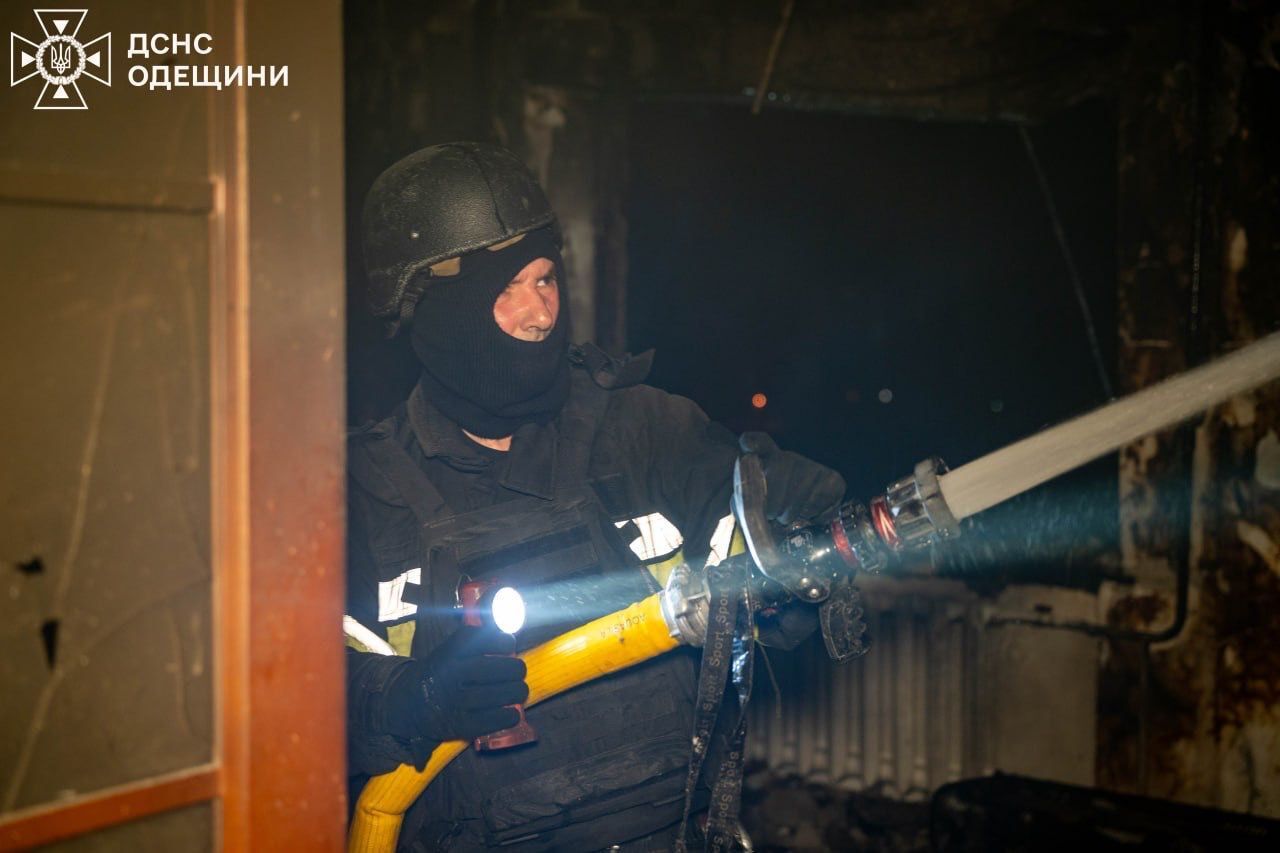 В Одесі окупанти влучили в пологовий і житлові будинки: є жертви, серед поранених – дитина. Фото