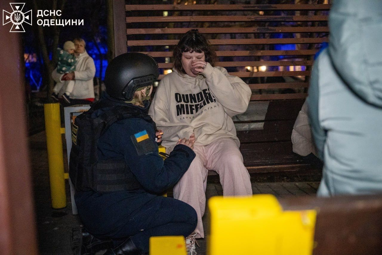 В Одесі окупанти влучили в пологовий і житлові будинки: є жертви, серед поранених – дитина. Фото