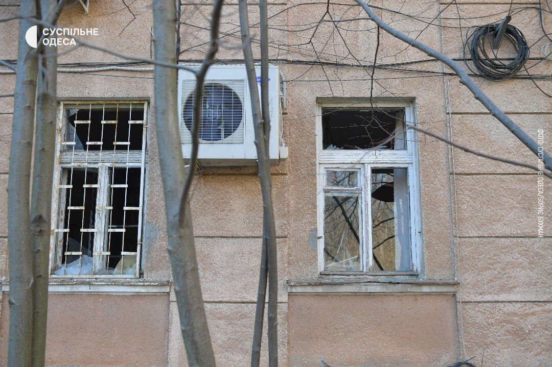 В Одессе после ночной атаки частично разрушено здание известного СМИ