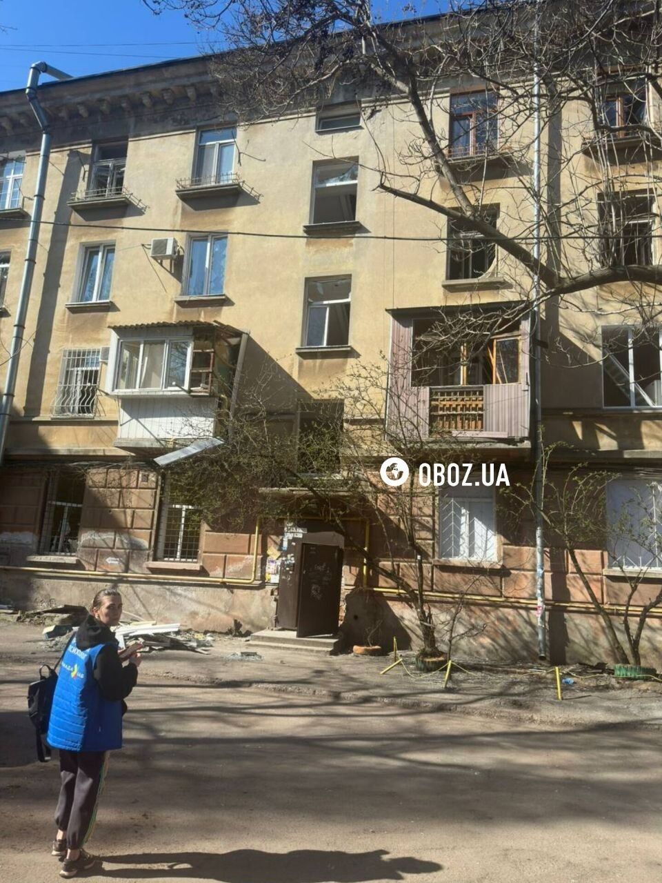 Евакуйовані десятки людей, пошкоджено дах пологового: у мережі показали наслідки атаки на Одесу