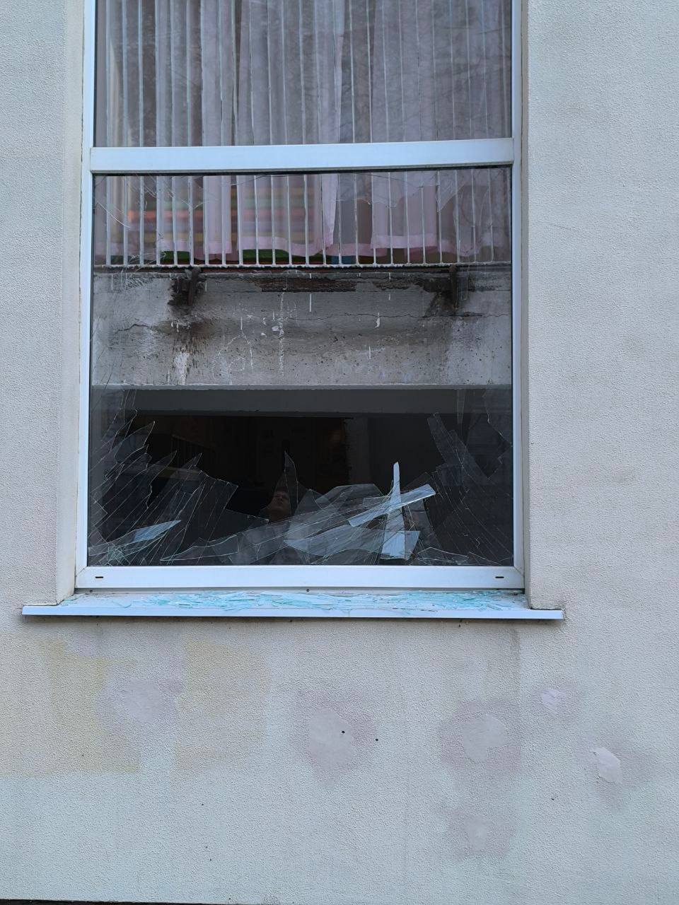 В Одесі під час масованої атаки постраждали дитсадки та школа: фото наслідків