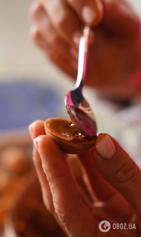 Домашние орешки со сгущенкой, как в детстве: рецепт от Ольги Мартыновской