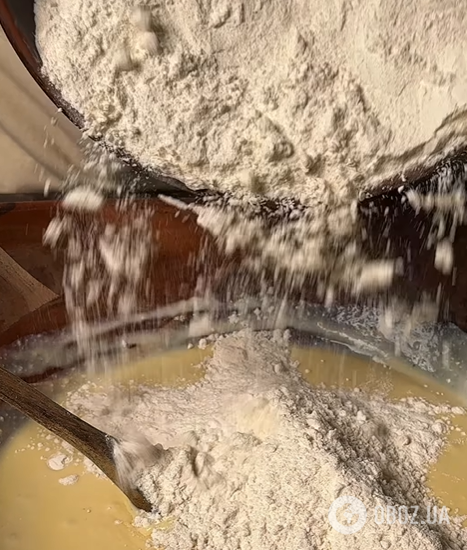 Ароматна і пухка паска за бабусиним рецептом: як зробити вдале дріжджове тісто