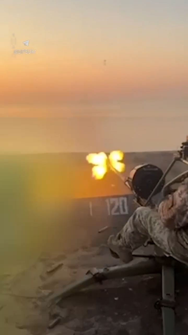 Українські прикордонники відбили чергову масовану атаку БПЛА на мирне населення: відео