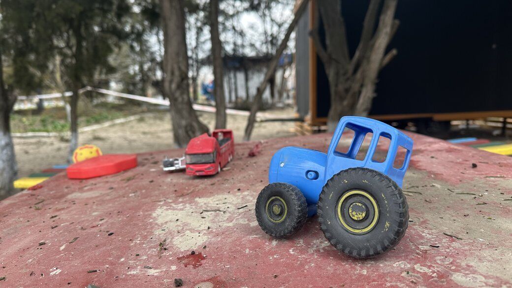 "Діти просто сиділи та відпочивали": очевидці розповіли про російський удар по Миколаївщині. Фото