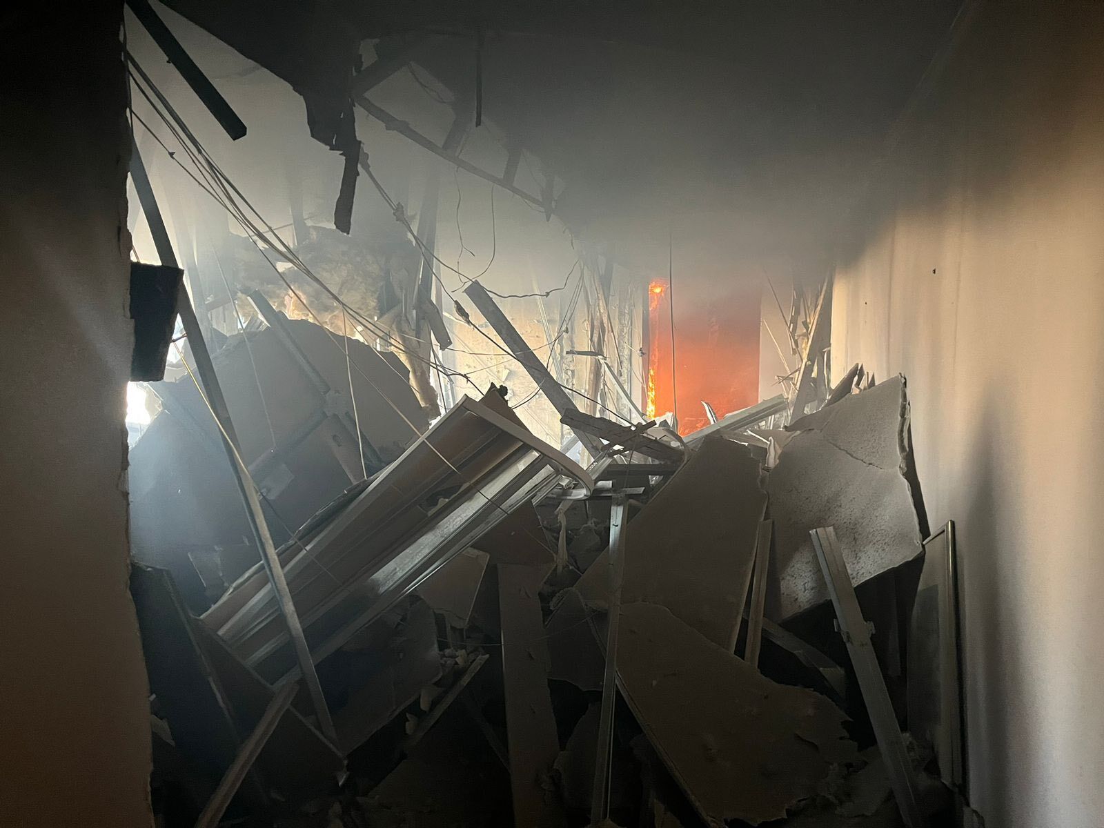 Окупанти вдарили по готелю і гаражному товариству у Словʼянську: є руйнування. Фото