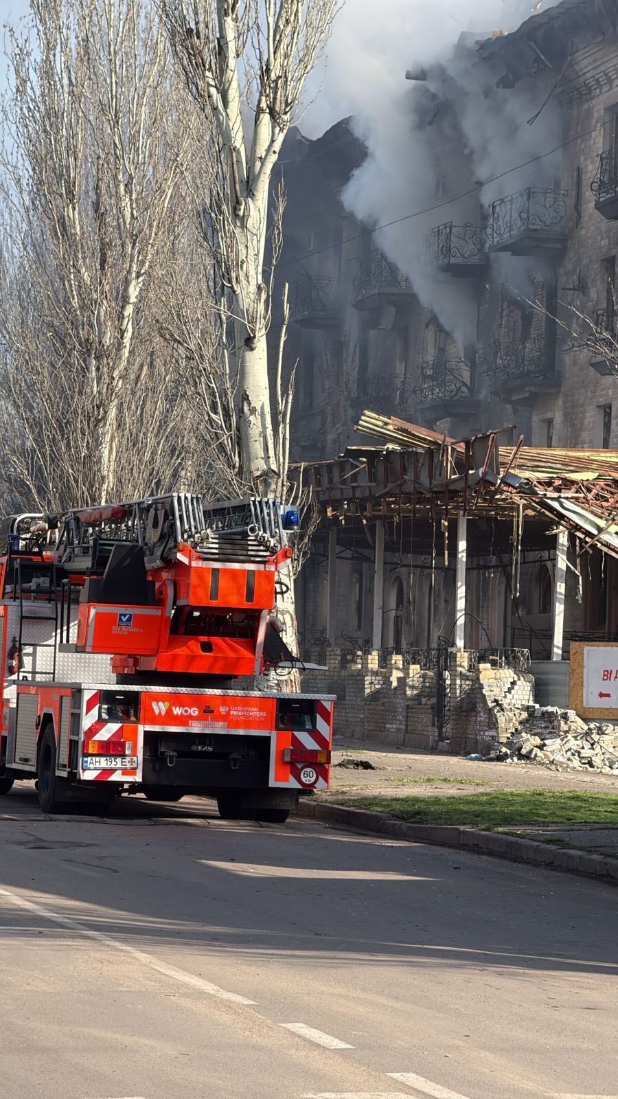 Окупанти вдарили по готелю і гаражному товариству у Словʼянську: є руйнування. Фото