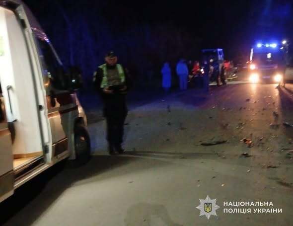 На Львівщині внаслідок ДТП загинув мотоцикліст, ще двоє людей постраждали. Фото