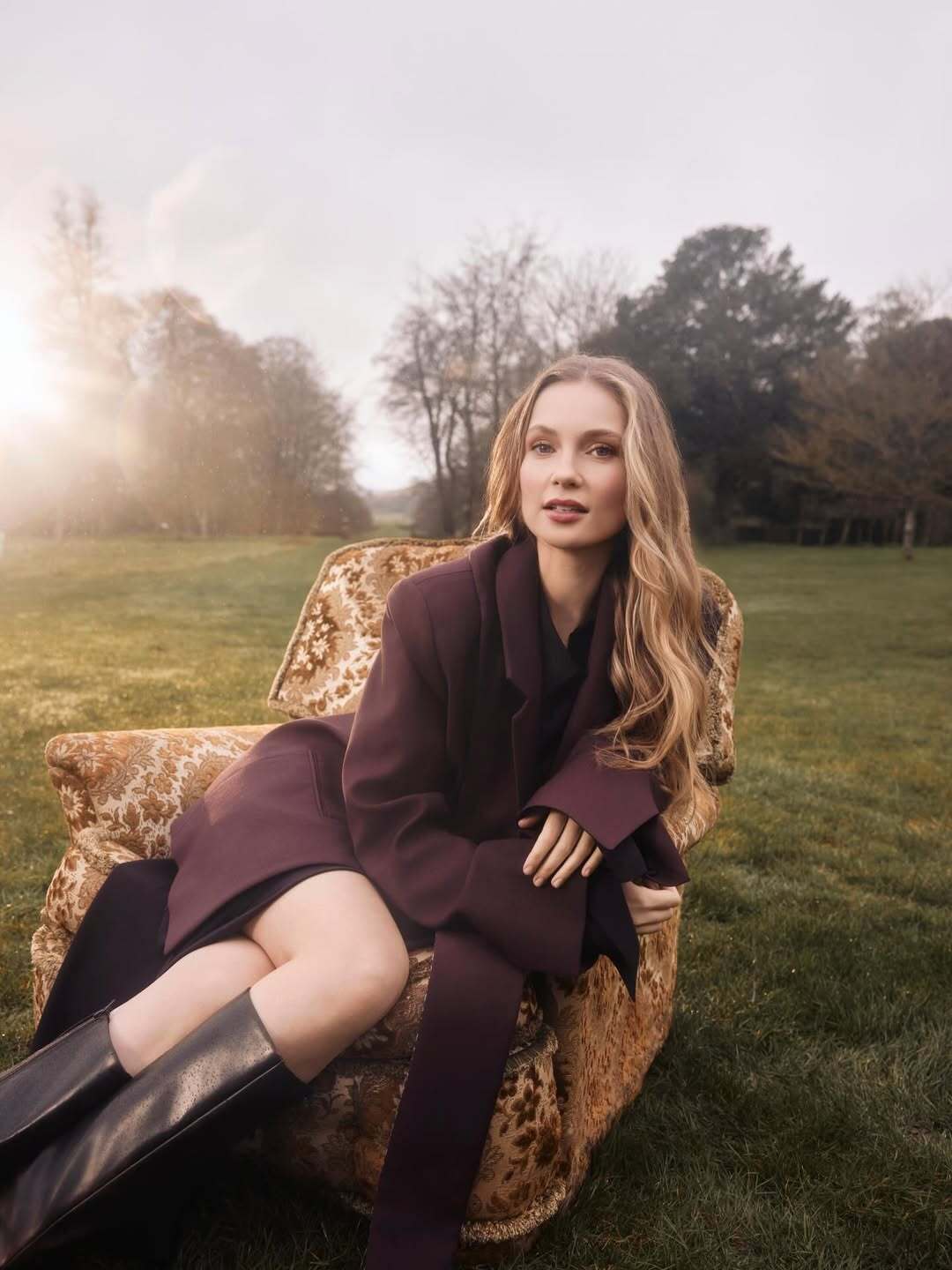 Звезда "Бриджертонов", сыгравшая Франческу, показалась в образе от украинского бренда за $1200. Фото