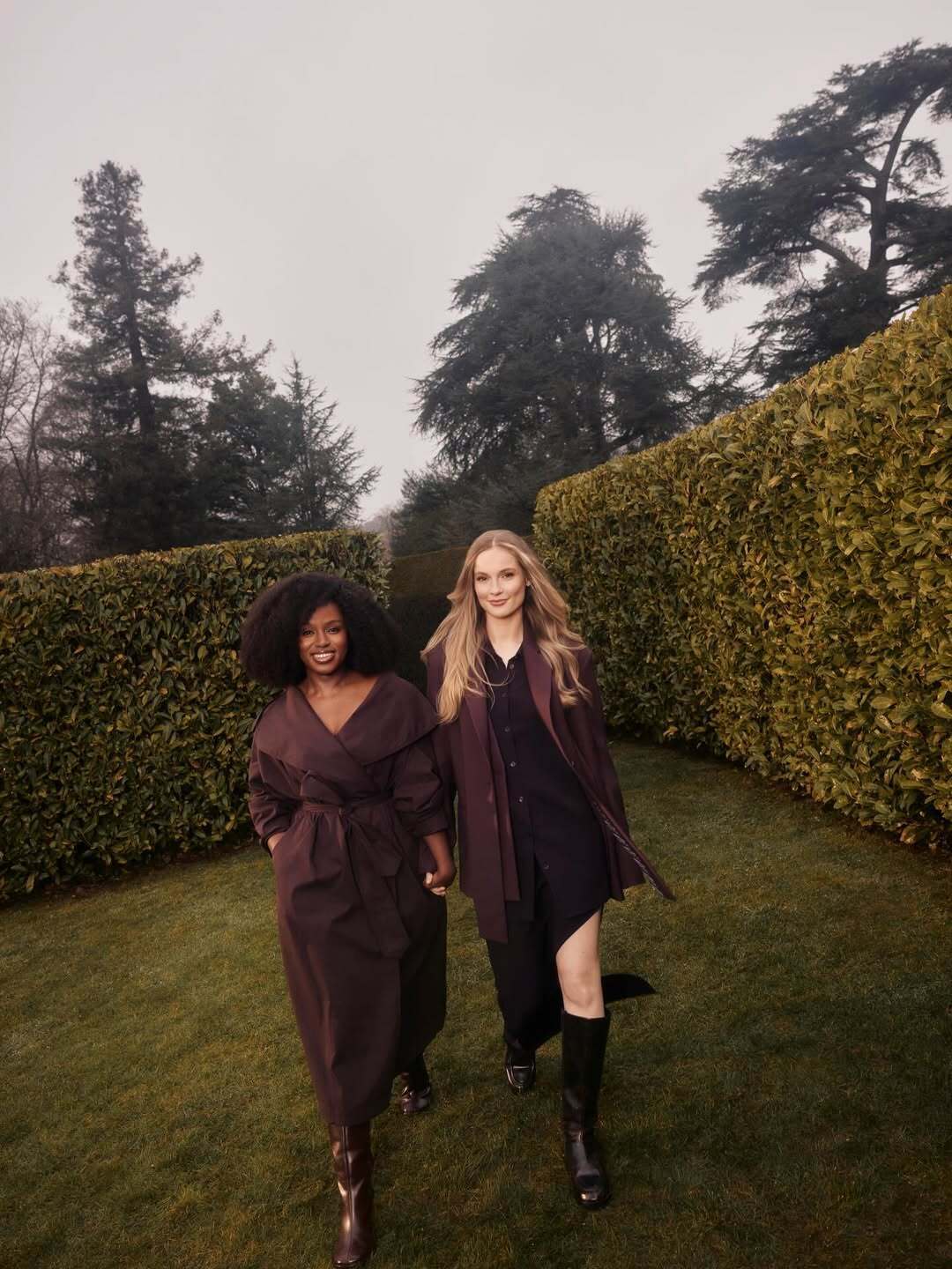 Звезда "Бриджертонов", сыгравшая Франческу, показалась в образе от украинского бренда за $1200. Фото