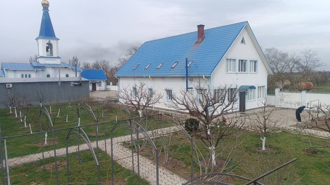 На Херсонщині російський обстріл пошкодив жіночий монастир. Фото