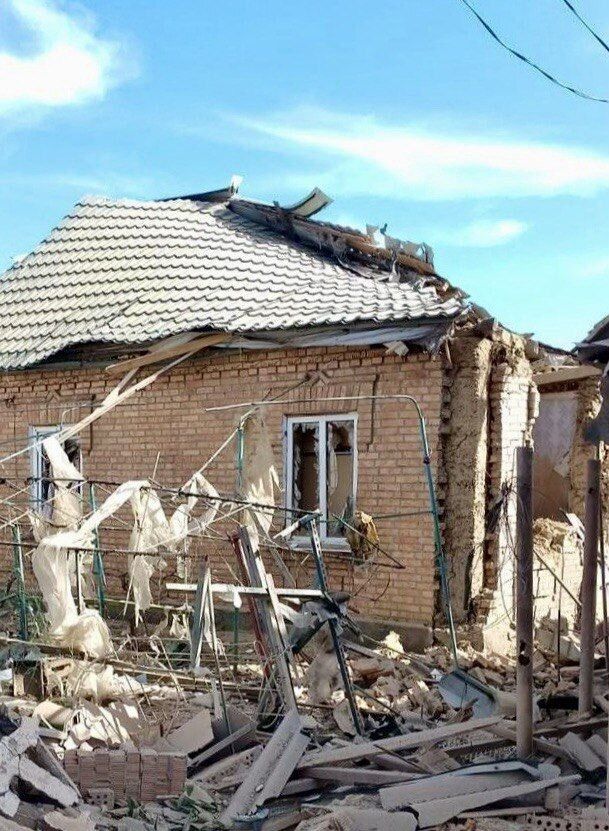 Враг бил по Днепропетровщине: есть раненые, побитые здания и солнечные панели. Фото