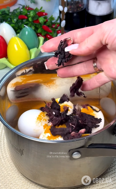 Змішайте куркуму і каркаде: як оригінально пофарбувати яйця на Великдень