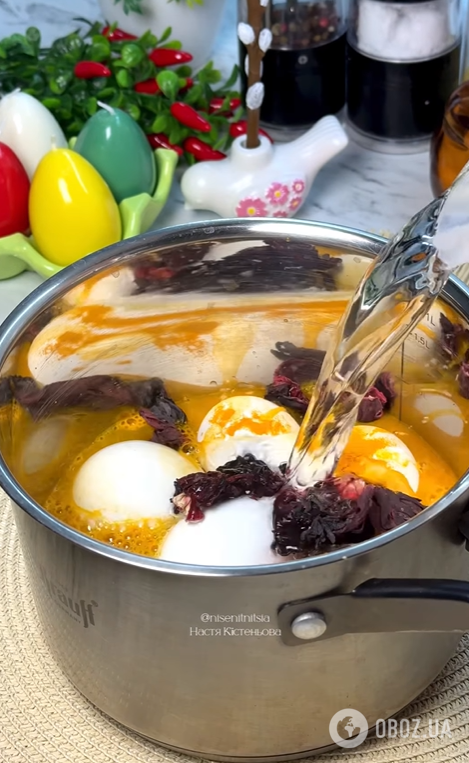 Змішайте куркуму і каркаде: як оригінально пофарбувати яйця на Великдень