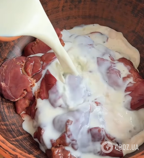 Смачний печінковий торт для святкового столу: що зробити, щоб млинці не гірчили