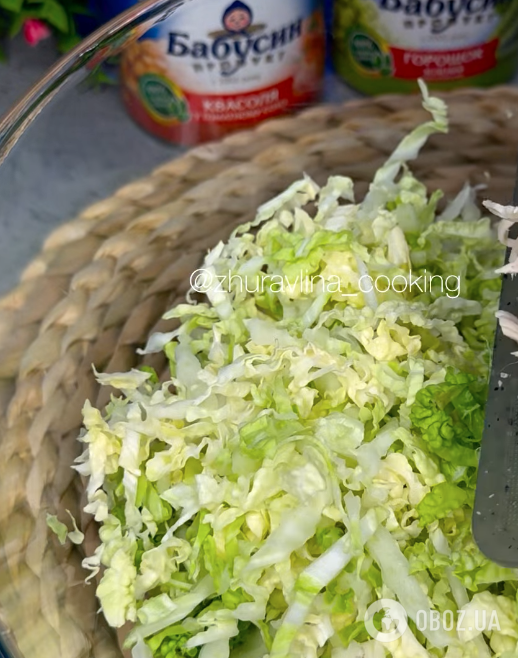 Салат из пекинской капусты для пасхального стола: самый простой рецепт
