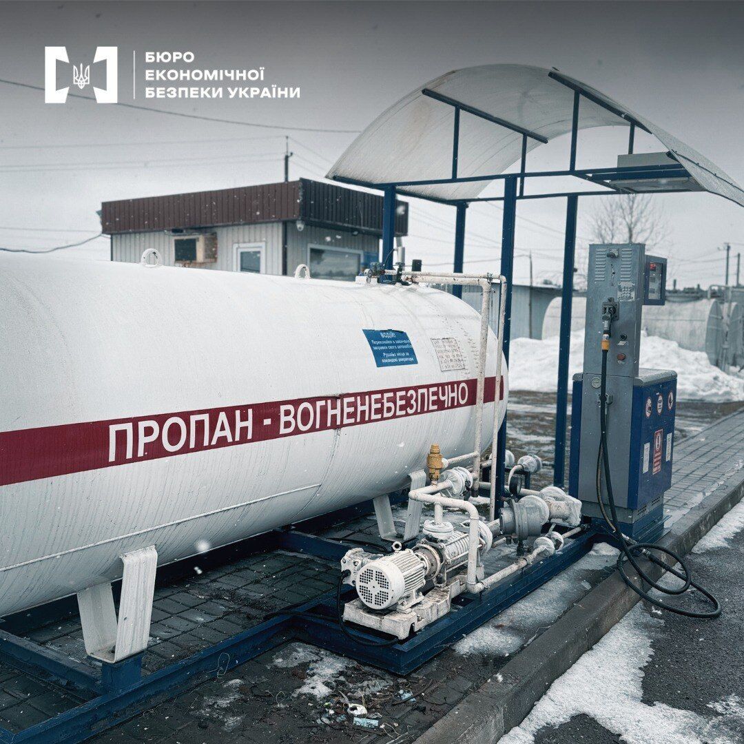 На підпільних АЗС продавали бензин, дизель і автогаз