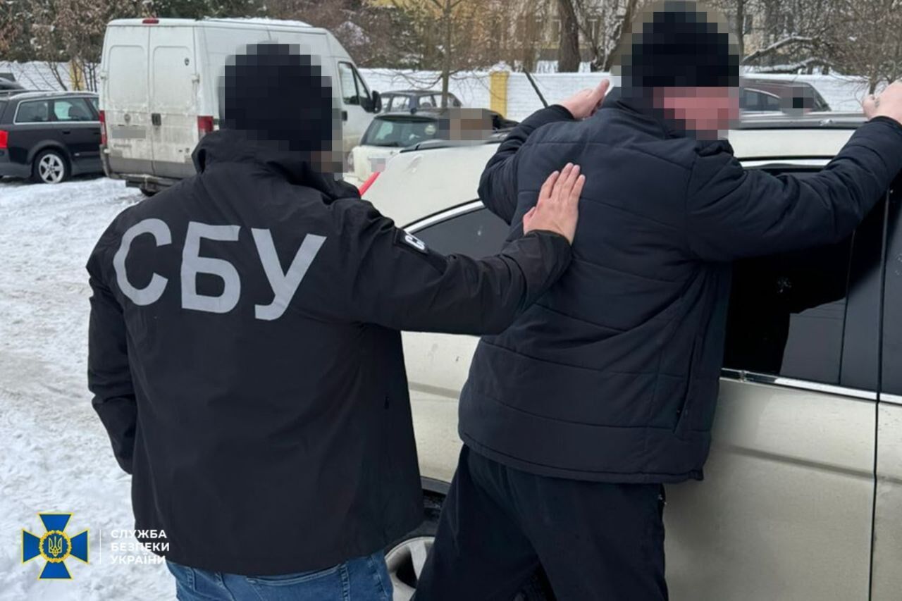 Пропонували за гроші вивезти за кордон: на Черкащині викрили ще 5 "ухилянтських схем". Фото