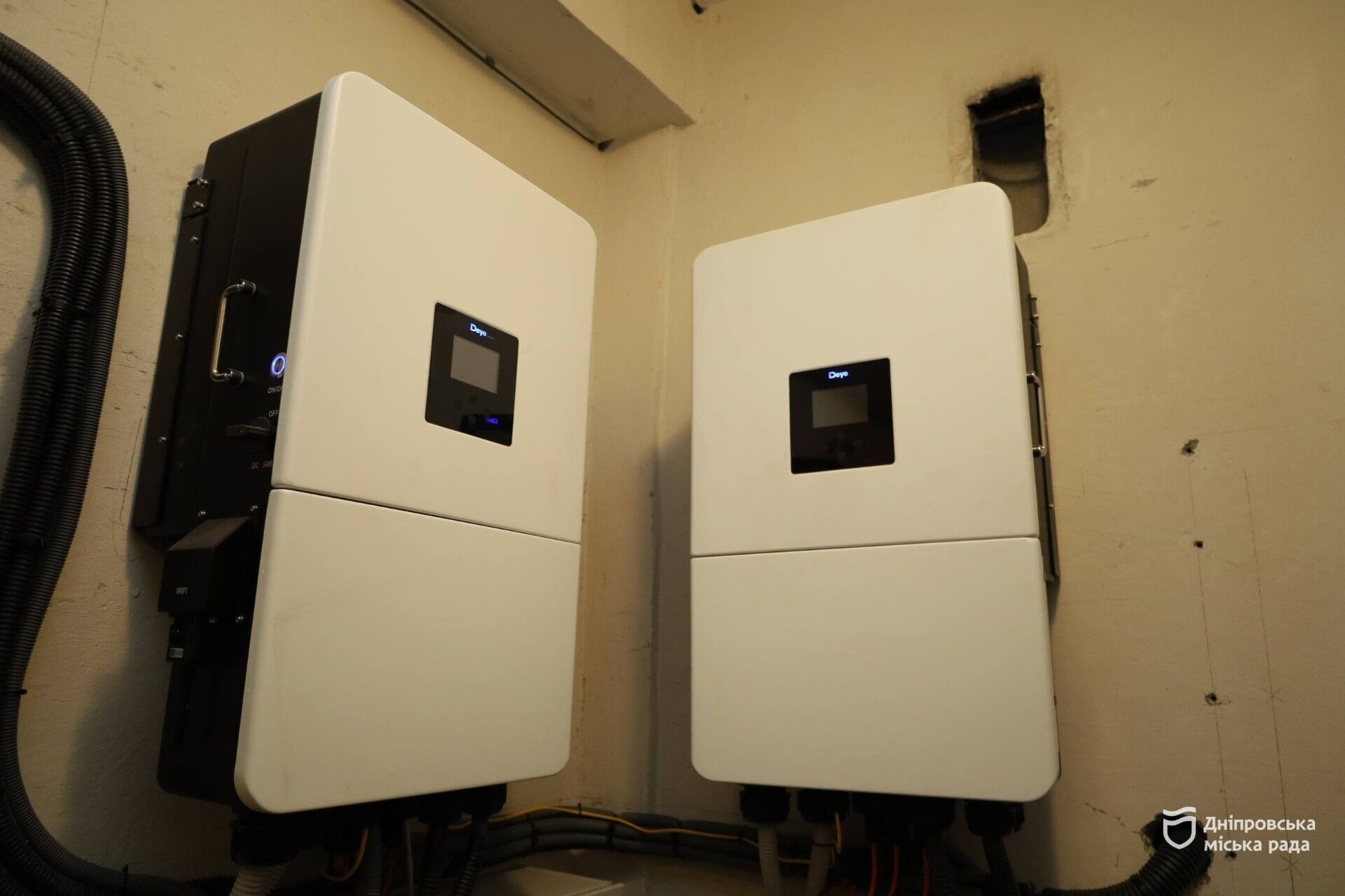 У Дніпрі ще 127 шкіл оснастили сонячними електростанціями