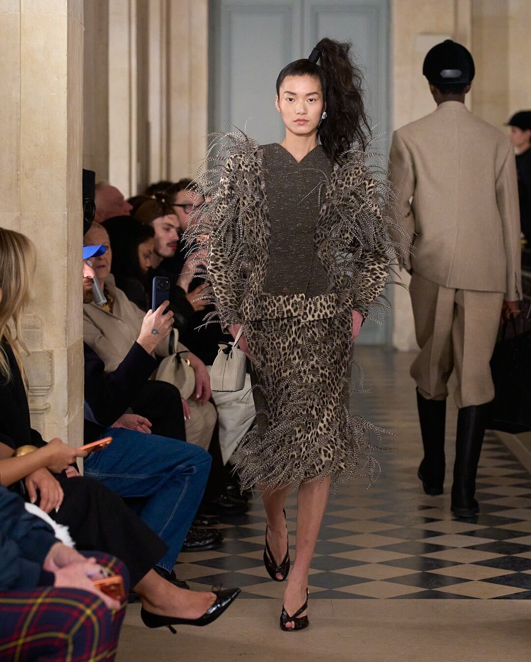 Зробити дуже легко: популярна у 80-х зачіска знову в моді