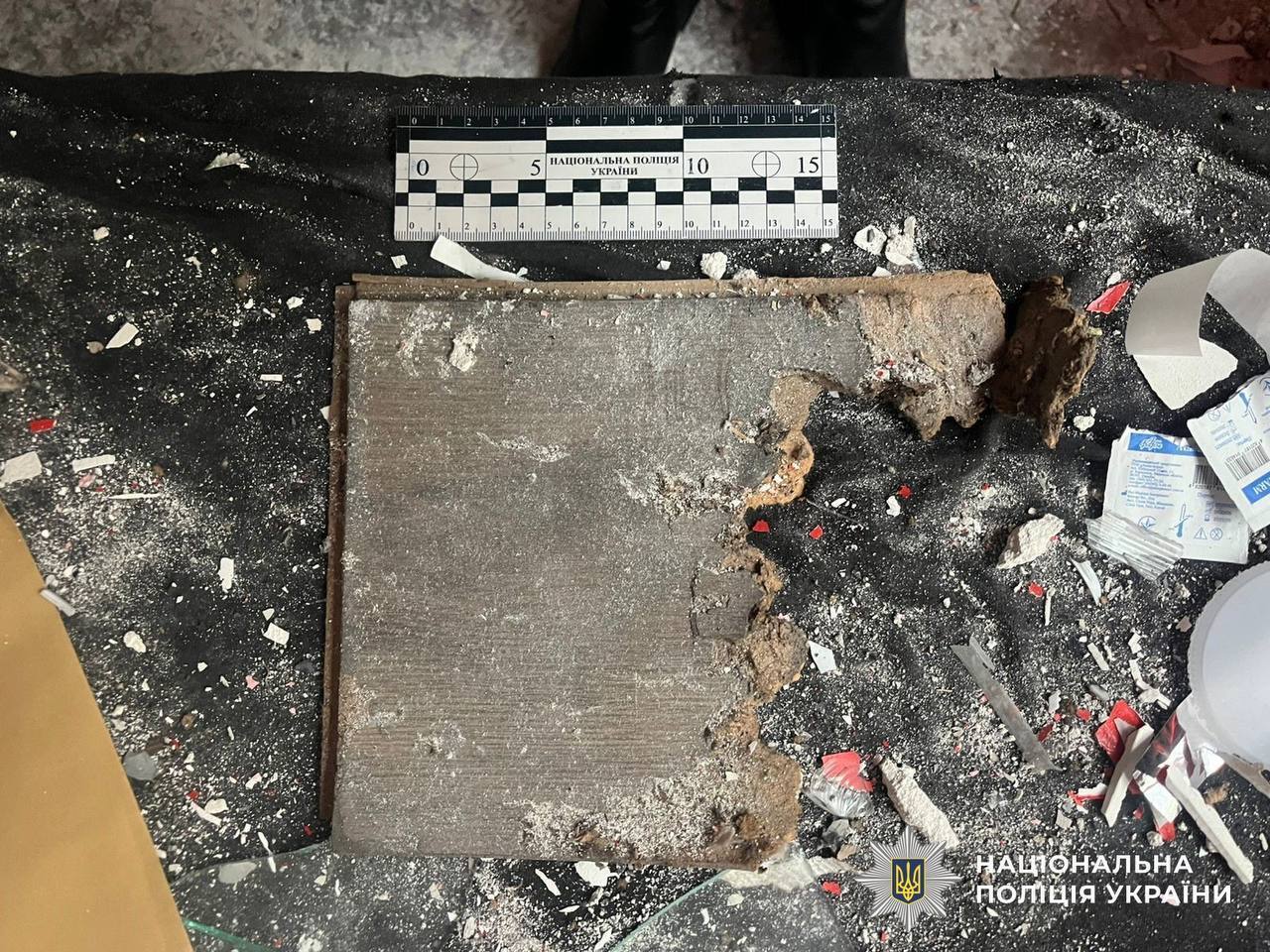 У Києві чоловік під час конфлікту з сусідом підірвав гранату у хостелі. Подробиці справи та фото