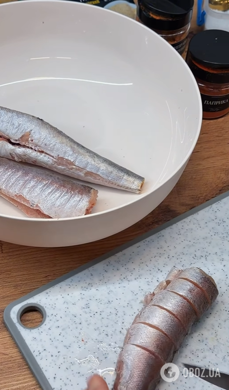 Хек под соусом в духовке: как вкусно приготовить бюджетную рыбу