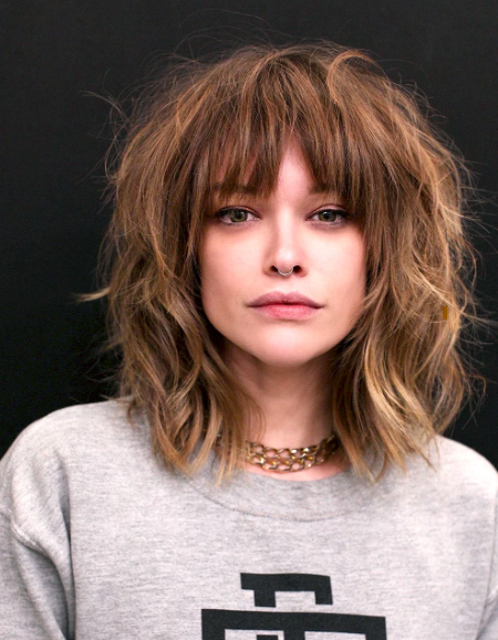 Миттєво додають обʼєму: 3 зачіски для тонкого волосся