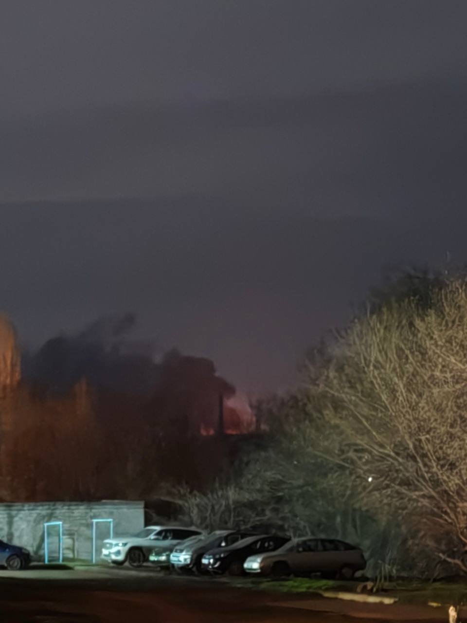 Окупований Алчевськ опинився без світла після вибухів: дрони вдарили по заводу й підстанції. Фото та відео