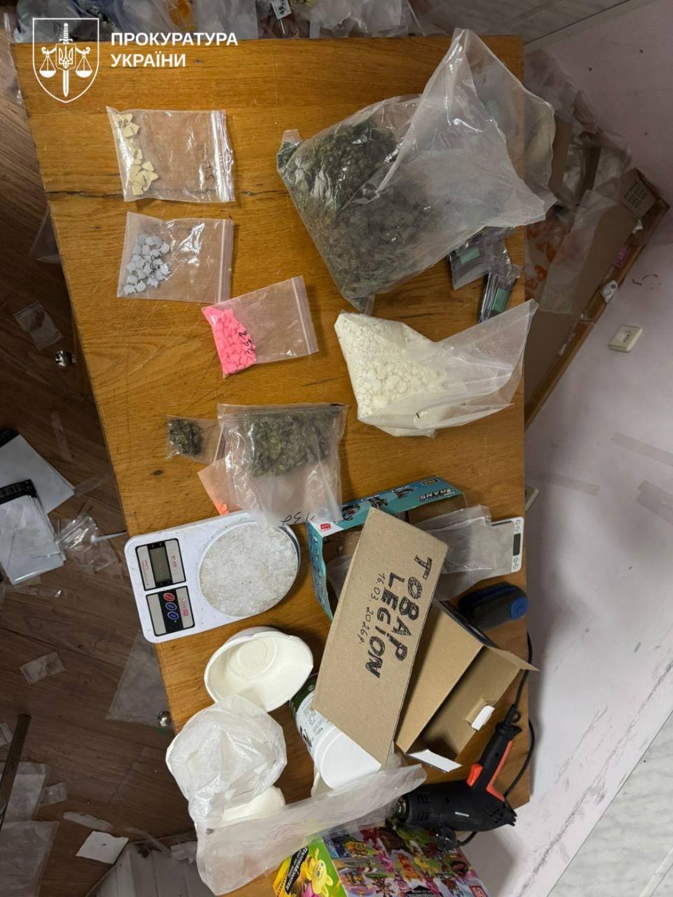 На Ивано-Франковщине разоблачили банду, которая занималась производством и сбытом наркотиков: изъято 165 кг амфетамина. Фото