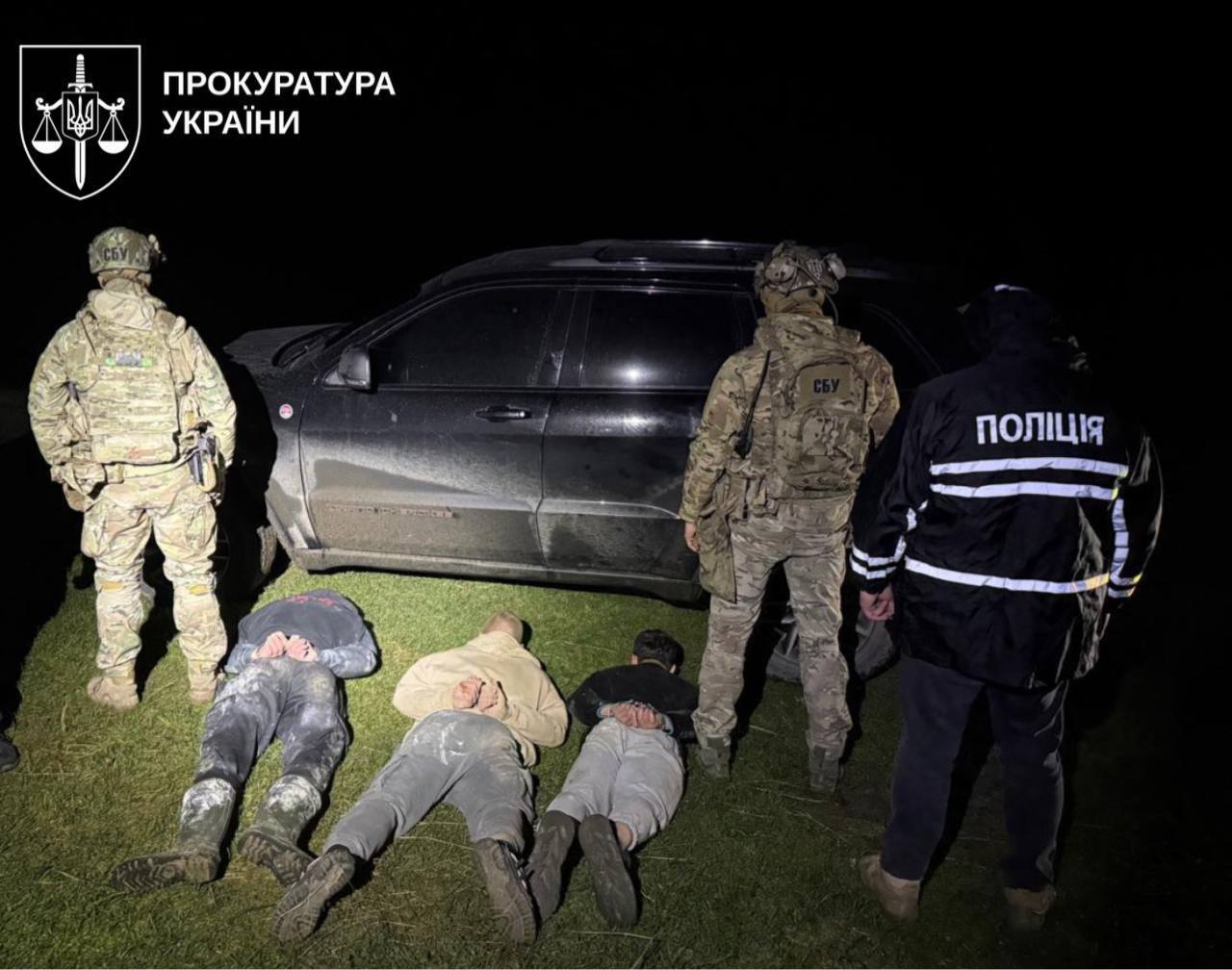 На Ивано-Франковщине разоблачили банду, которая занималась производством и сбытом наркотиков: изъято 165 кг амфетамина. Фото