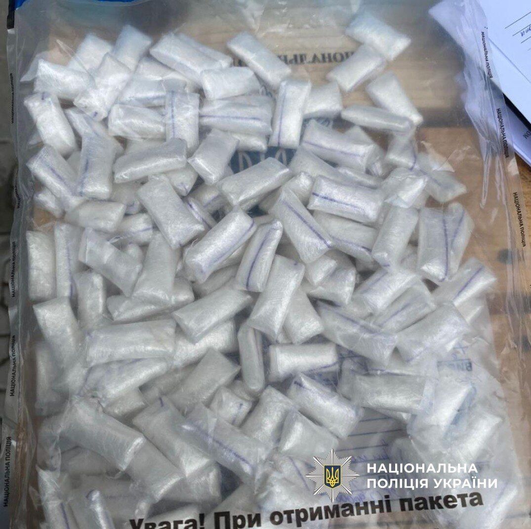 На Ивано-Франковщине разоблачили банду, которая занималась производством и сбытом наркотиков: изъято 165 кг амфетамина. Фото