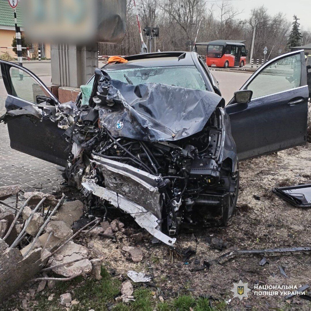 Один із водіїв не надав переваги в русі: у Харкові сталася ДТП, є жертва, четверо людей постраждали. Фото