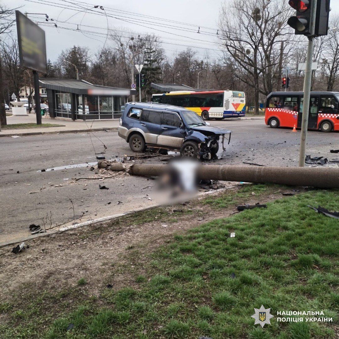 Один із водіїв не надав переваги в русі: у Харкові сталася ДТП, є жертва, четверо людей постраждали. Фото