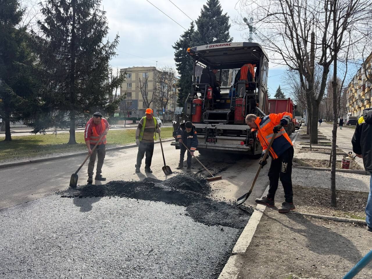 В Днепре отремонтировали уже 50 000 квадратных метров дорожного покрытия