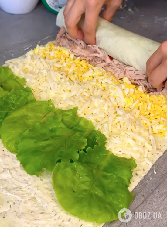 Закусочный рулет из лаваша с вкусной начинкой для праздничного стола: рецепт закуски за 10 мину