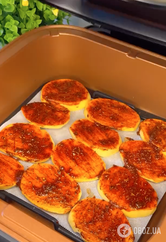 Запечена смачна картопля зі спеціями: розповідаємо, як правильно приготувати