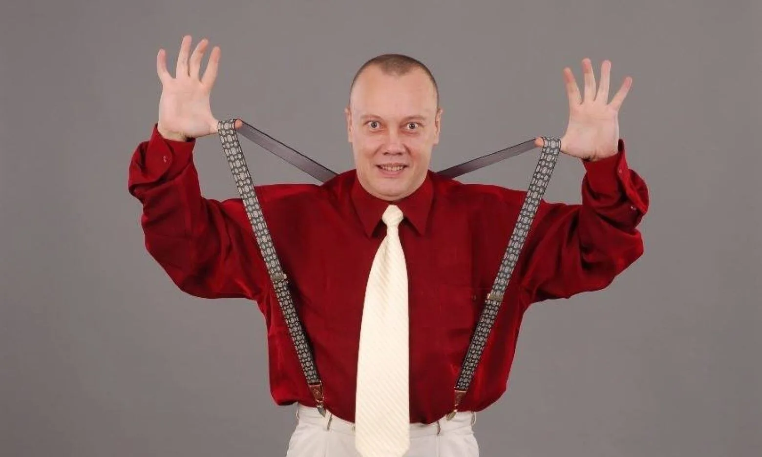 Срежиссировал собственные похороны и мечтал, чтобы прах развеяли над морем. Друзья Владимира Комарова – о его жизни и мистических совпадениях после смерти