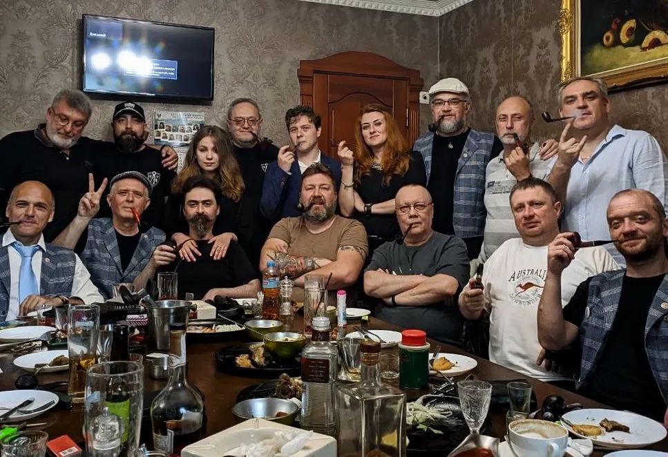 Срежиссировал собственные похороны и мечтал, чтобы прах развеяли над морем. Друзья Владимира Комарова – о его жизни и мистических совпадениях после смерти