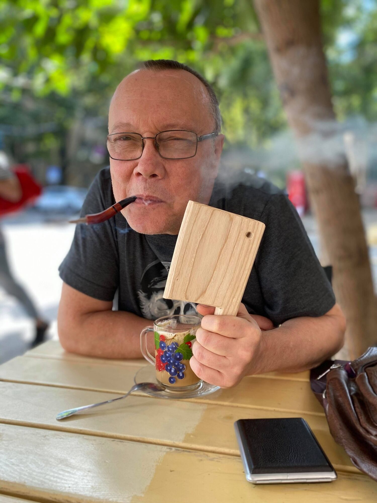 Срежиссировал собственные похороны и мечтал, чтобы прах развеяли над морем. Друзья Владимира Комарова – о его жизни и мистических совпадениях после смерти