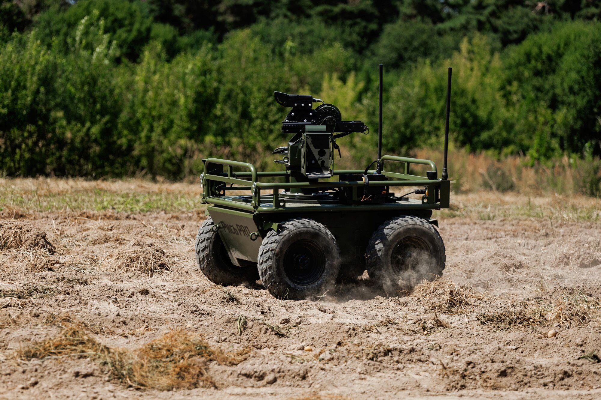 Усі виробники українські: військовий розповів про парк наземних роботів у Нацгвардії. Фото