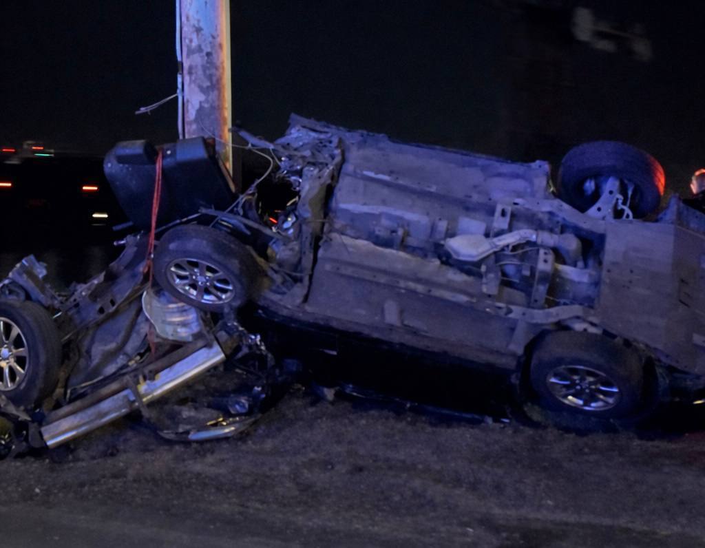 Автомобиль разорвало пополам: в Киеве произошло жуткое ДТП. Фото и видео