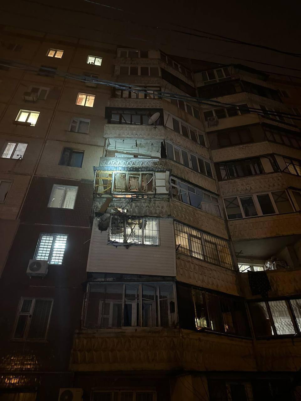 Оккупанты атаковали Одессу дронами: повреждена многоэтажка, есть пострадавший. Фото