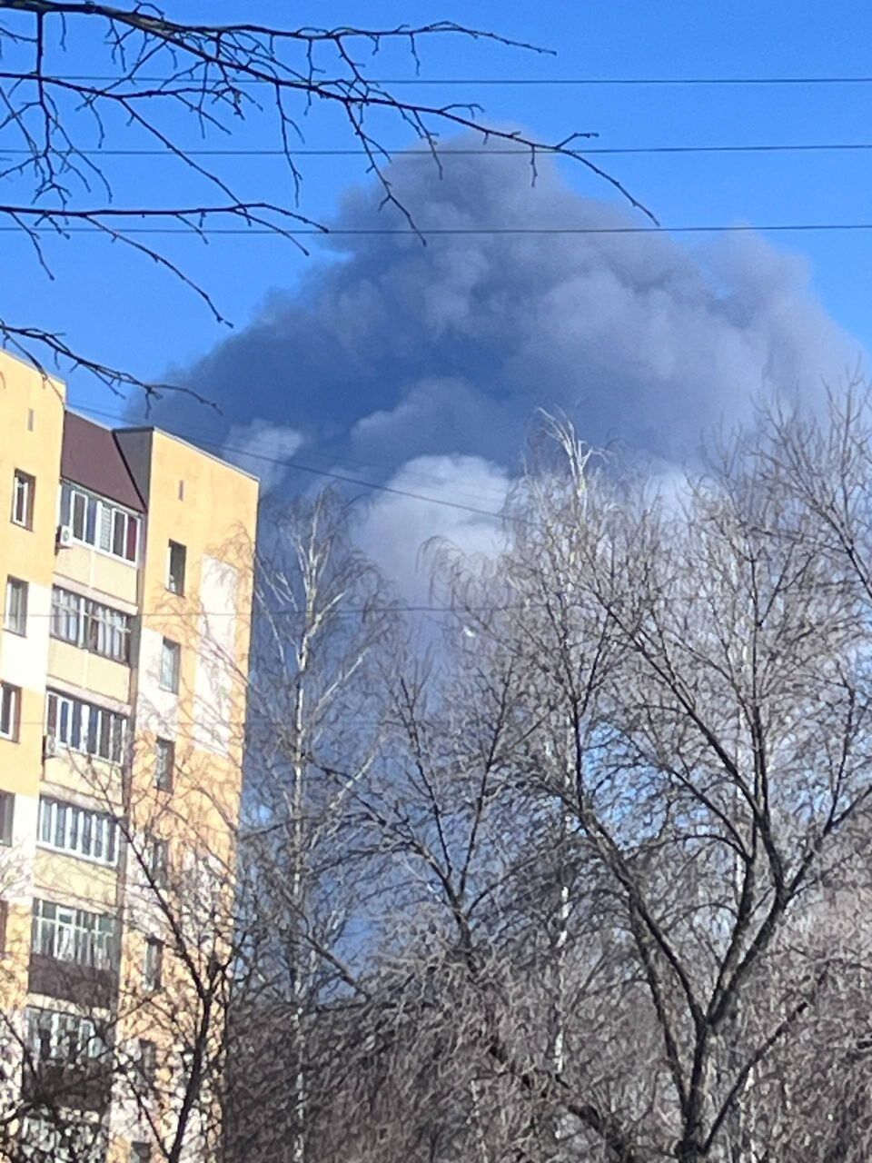 Під прицілом був стратегічний завод: у російському Нижньокамську прогримів вибух, спалахнула потужна пожежа. Відео