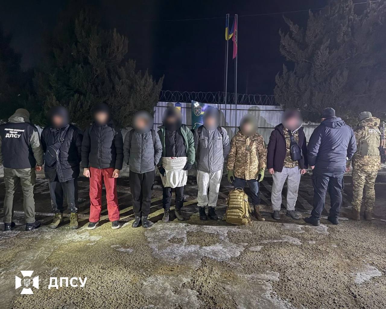 Брали €10 тыс. за каждого "клиента": на Буковине разоблачили масштабный канал переправки уклонистов за границу. Фото и видео