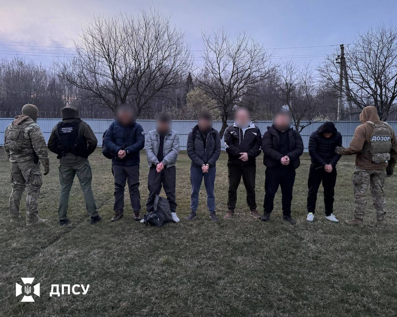 Брали €10 тыс. за каждого "клиента": на Буковине разоблачили масштабный канал переправки уклонистов за границу. Фото и видео