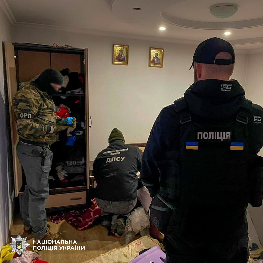 Брали €10 тыс. за каждого "клиента": на Буковине разоблачили масштабный канал переправки уклонистов за границу. Фото и видео
