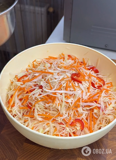 Сочный маринованный салат из капусты, болгарского перца и моркови: можно есть уже через час
