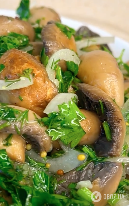 Мариновані печериці для святкового столу: рецепт смачної та бюджетної закуски