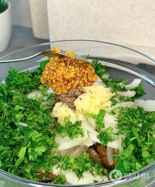 Мариновані печериці для святкового столу: рецепт смачної та бюджетної закуски