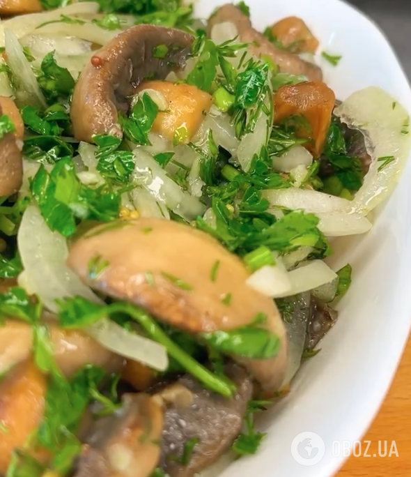 Мариновані печериці для святкового столу: рецепт смачної та бюджетної закуски